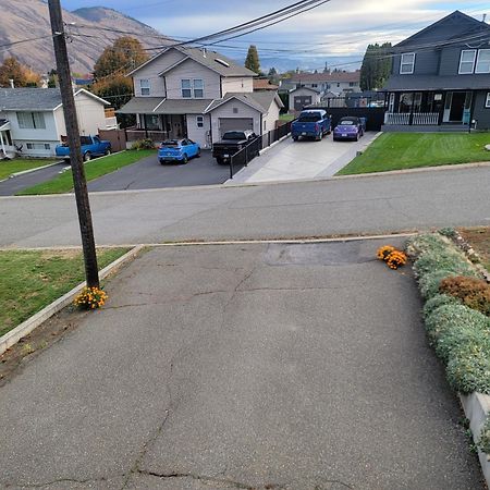 Charming - 2 Bedrooms Suite, 1 Full Bath & Family Room Kamloops Exteriör bild