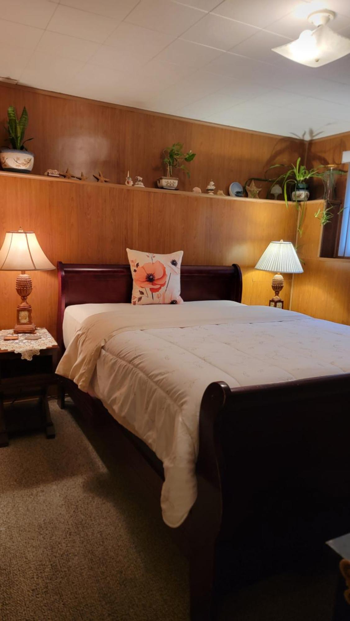 Charming - 2 Bedrooms Suite, 1 Full Bath & Family Room Kamloops Exteriör bild