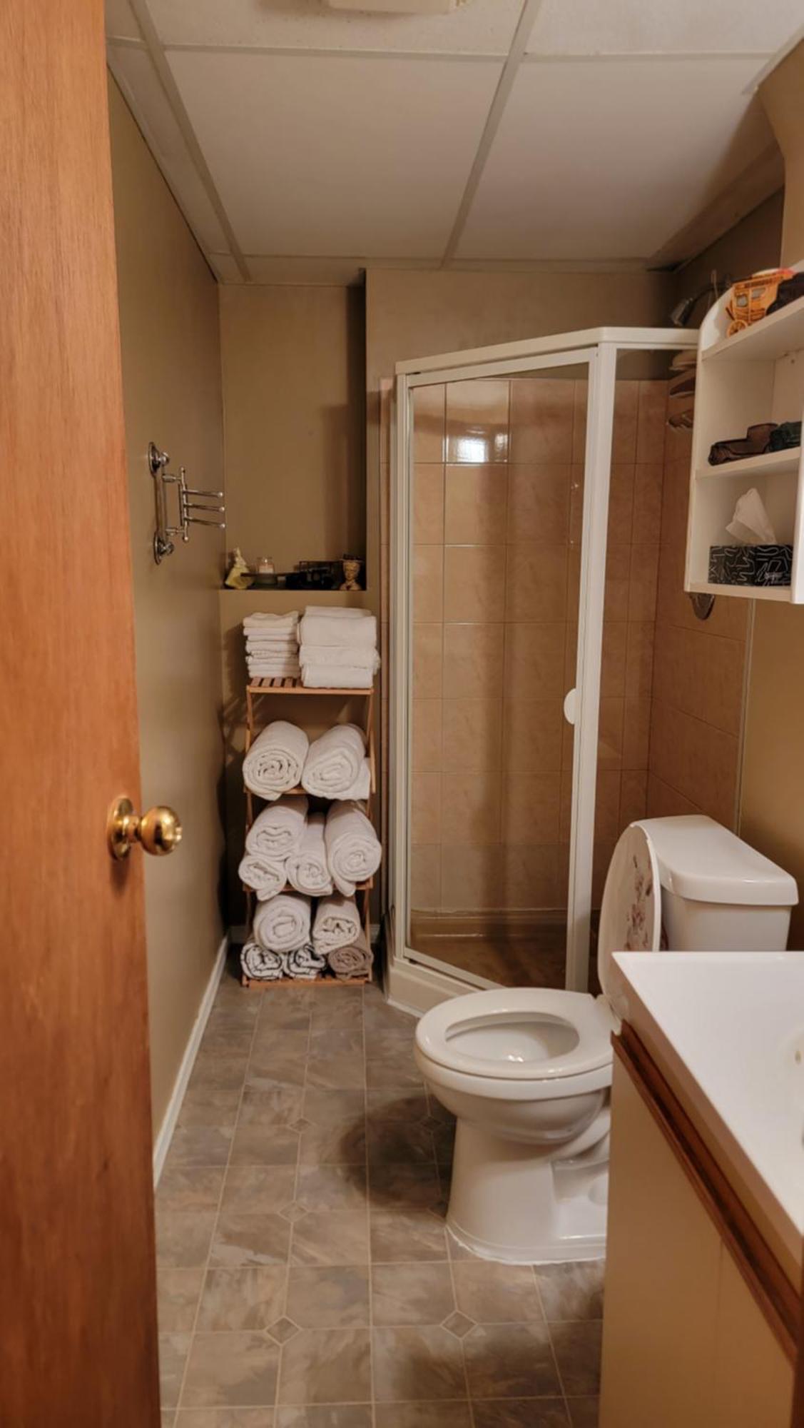 Charming - 2 Bedrooms Suite, 1 Full Bath & Family Room Kamloops Exteriör bild