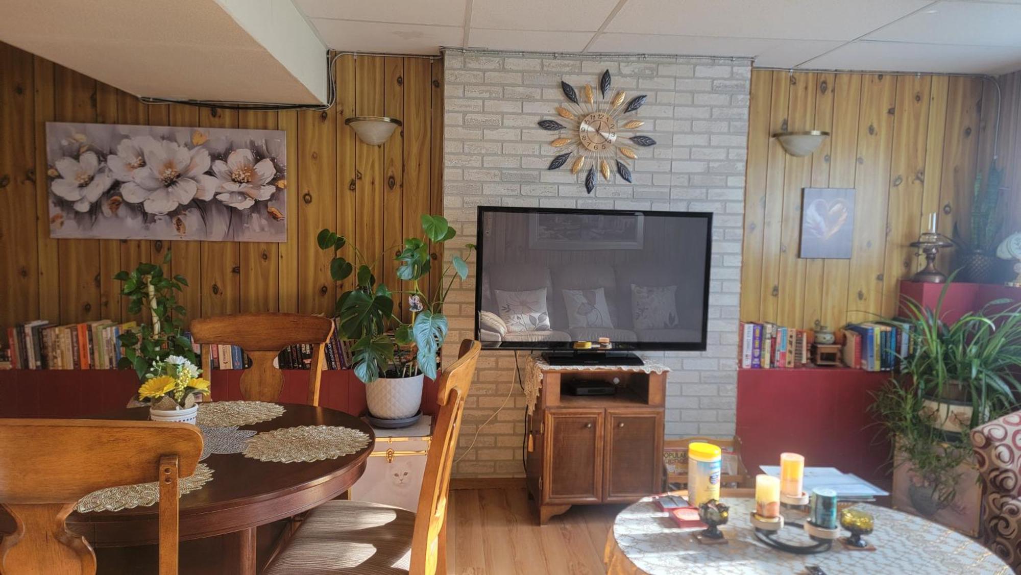 Charming - 2 Bedrooms Suite, 1 Full Bath & Family Room Kamloops Exteriör bild