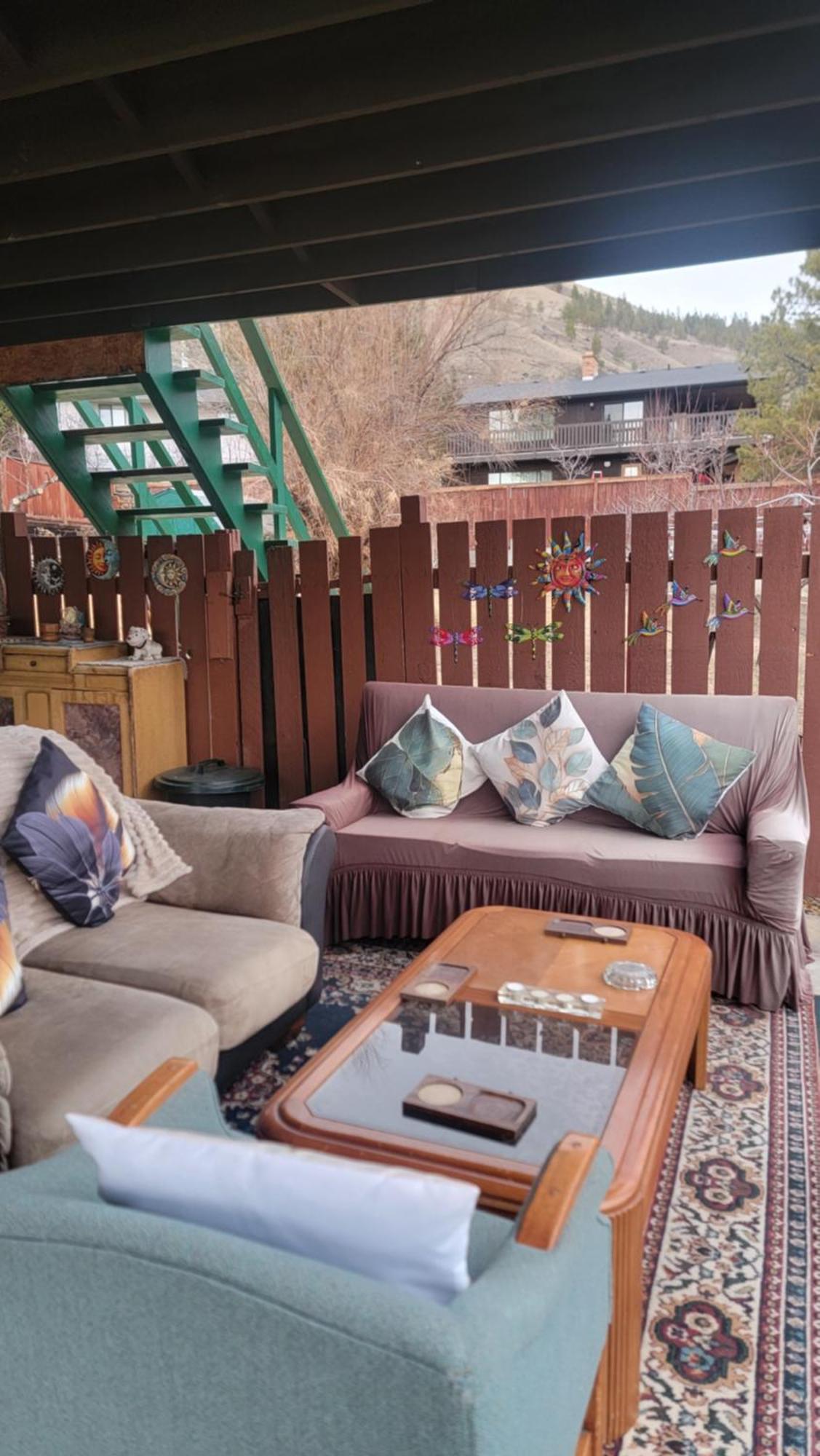 Charming - 2 Bedrooms Suite, 1 Full Bath & Family Room Kamloops Exteriör bild