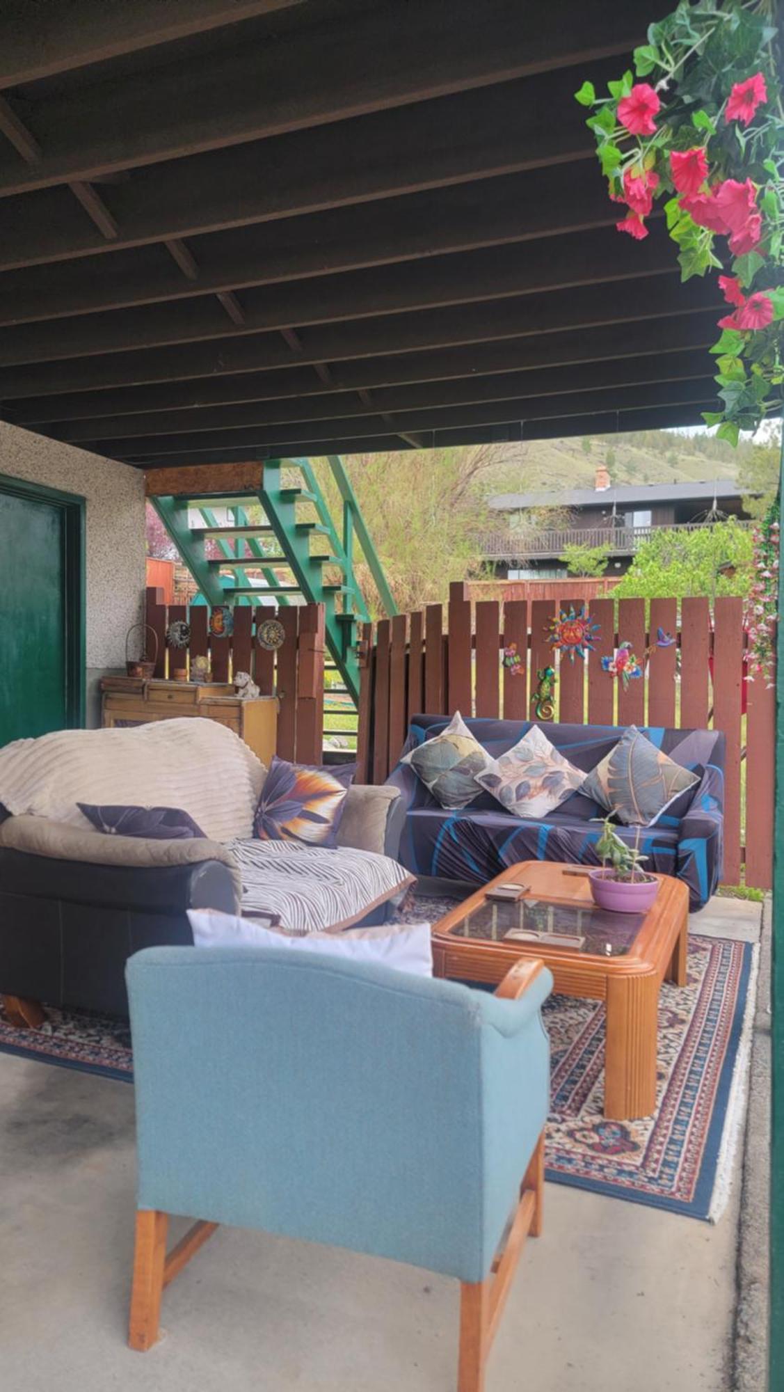 Charming - 2 Bedrooms Suite, 1 Full Bath & Family Room Kamloops Exteriör bild